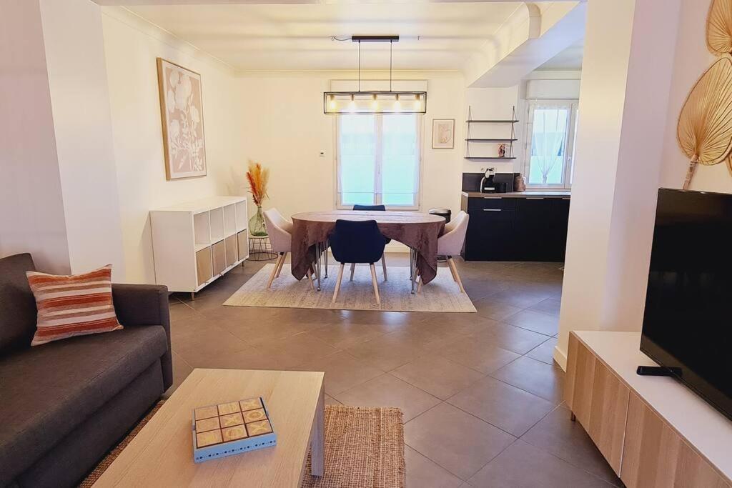 Appartement 2 Pieces Centre Ville Avec Parking Neauphle-le-Chateau Exterior photo